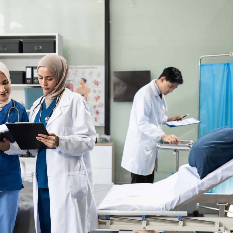 medical-team-head-leaders-discuss-results-brainst-2024-12-19-19-59-33-utc_1